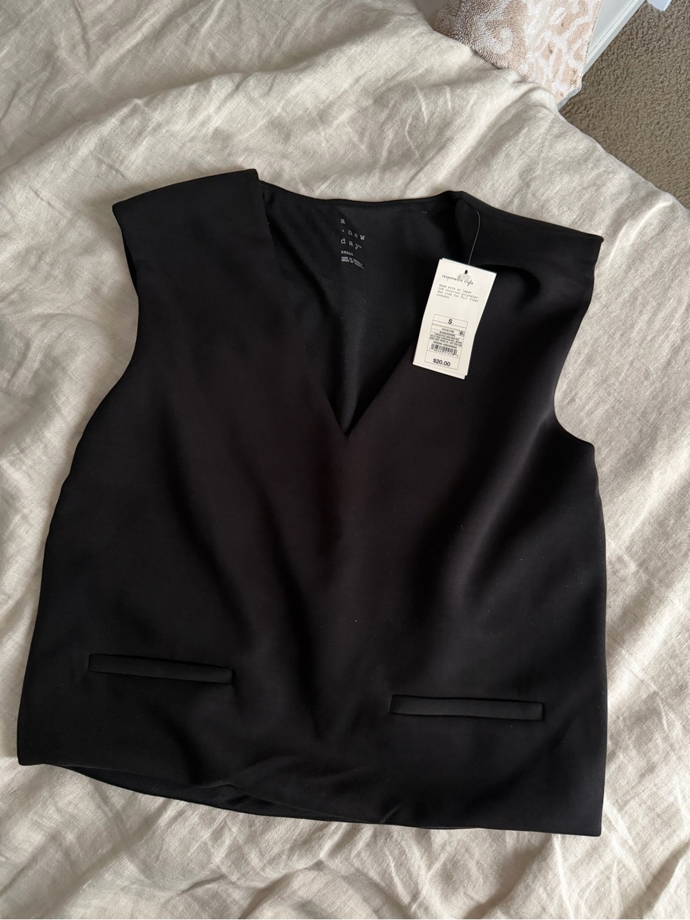 NEW A New Day Black Sleeveless V-Neck Tunic with Front Welt Pockets - Picture 1 of 5